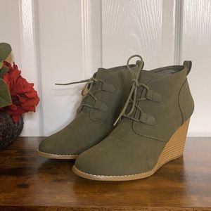 Nautica Vaeda Olive Sage Green Wedge Bootie 7.5
